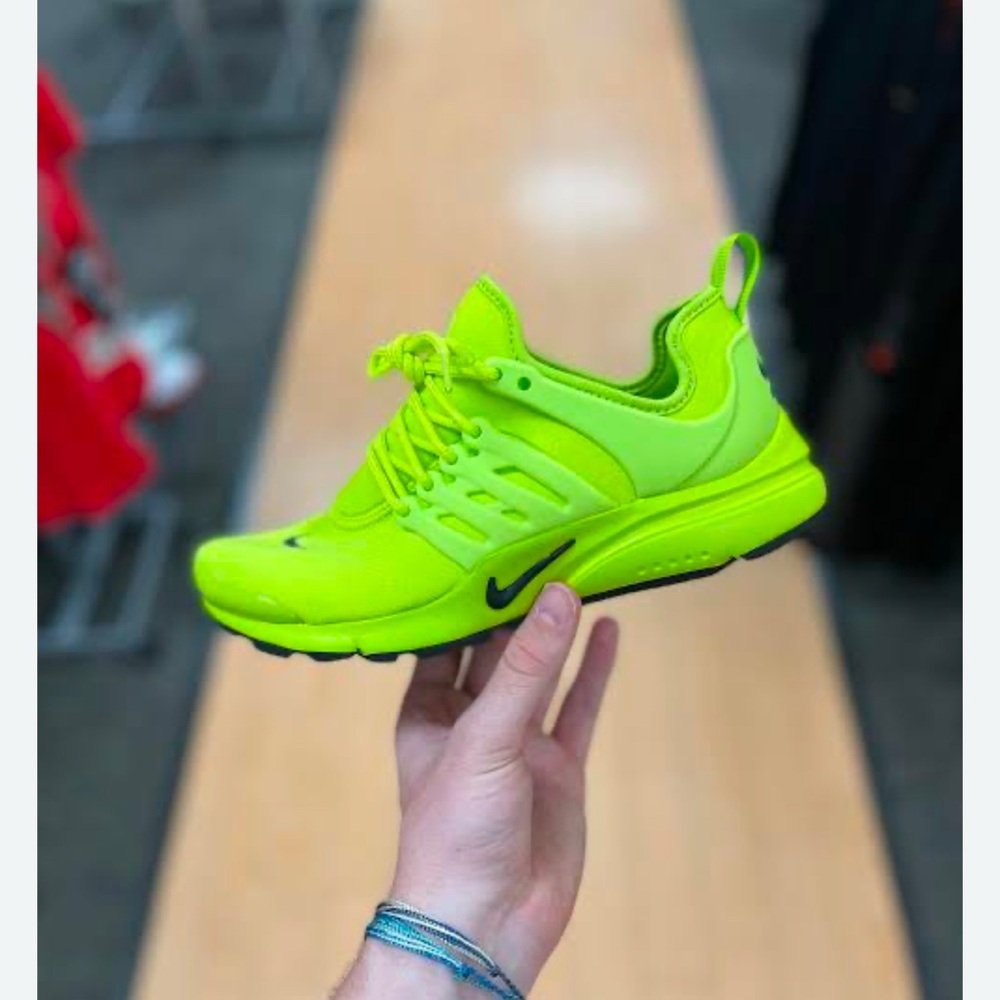 Nike Green Sneakers with Breathable Mesh and Thick Cushioning